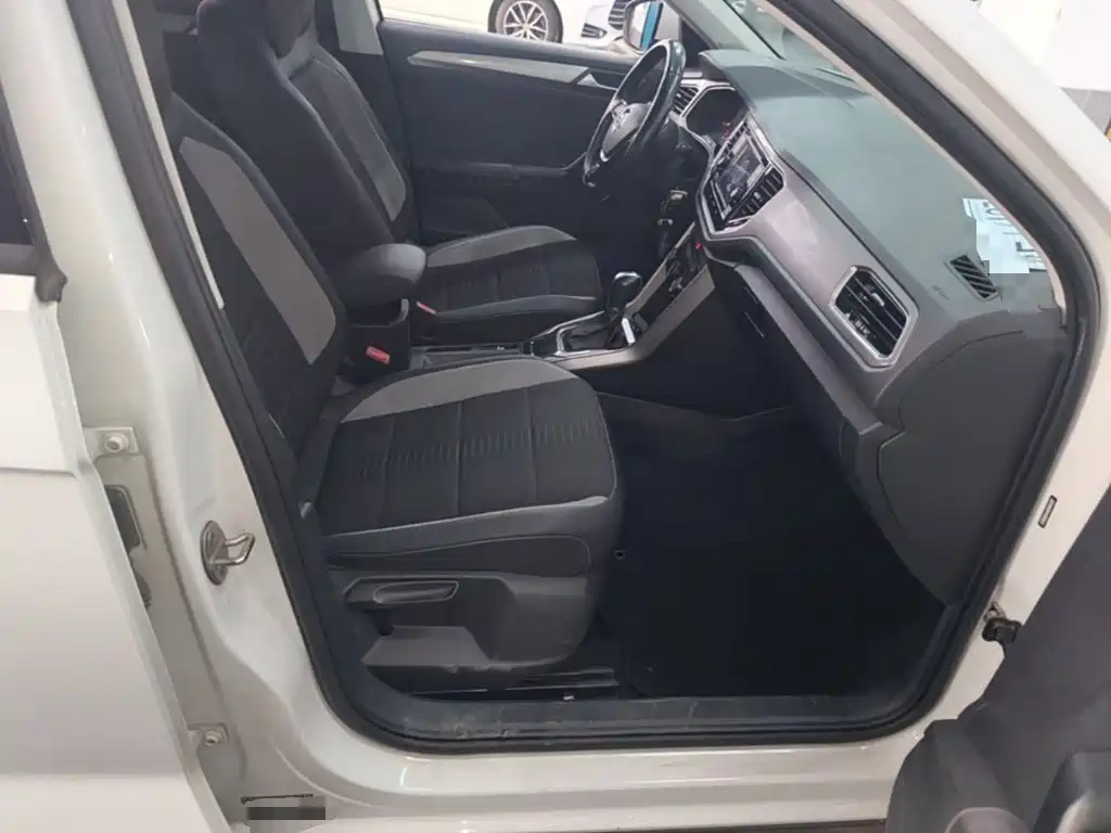 Volkswagen T-Roc — миниатюра 9