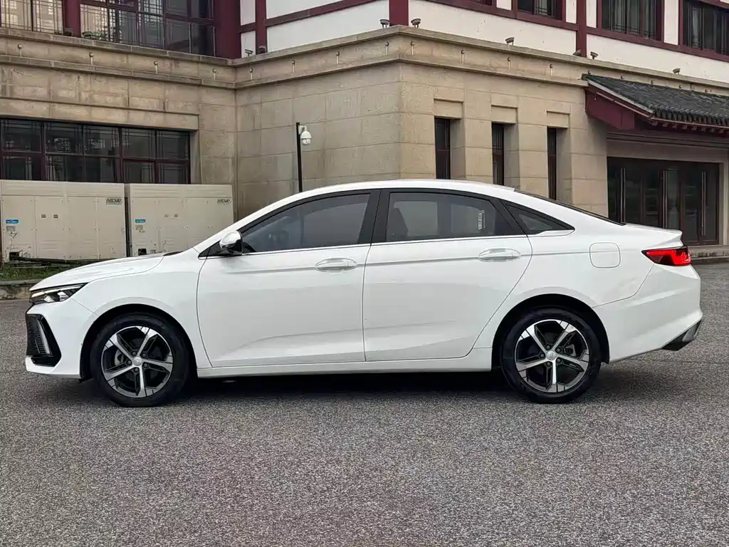 Geely Emgrand L — миниатюра 3