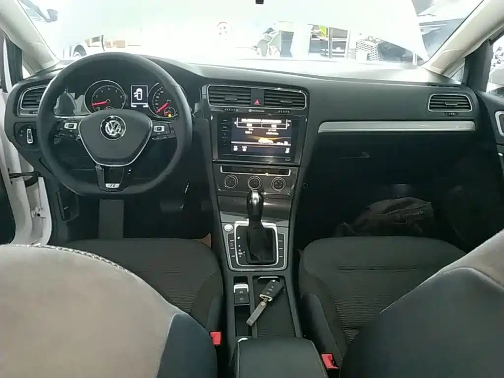 Volkswagen Golf — миниатюра 10