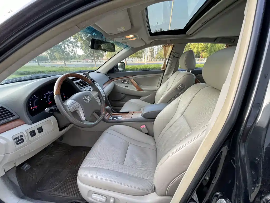 Toyota Camry — миниатюра 8