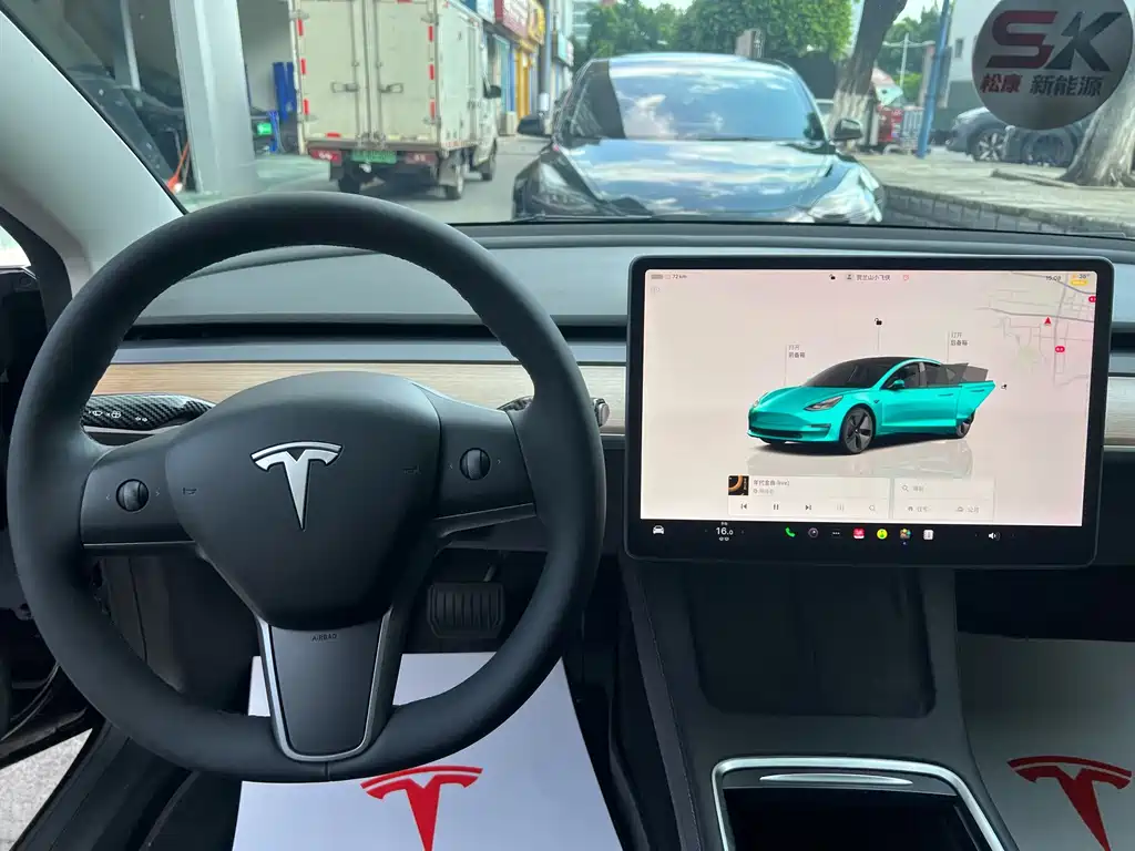 Tesla Model 3 — миниатюра 10