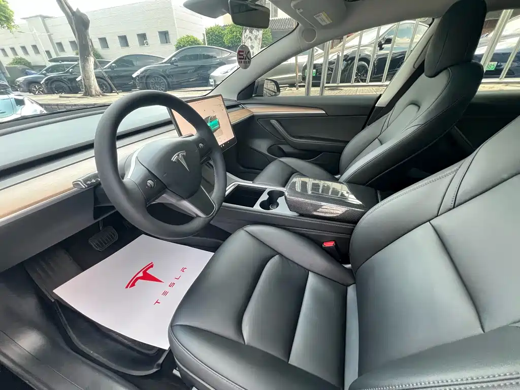 Tesla Model 3 — миниатюра 6