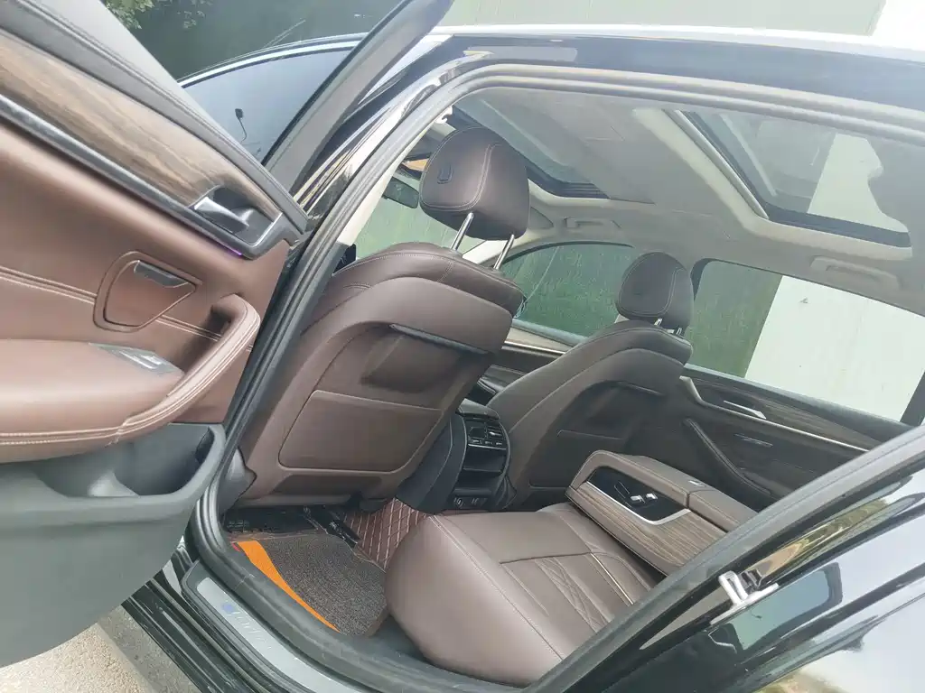 BMW 5 Series New Energy — миниатюра 6