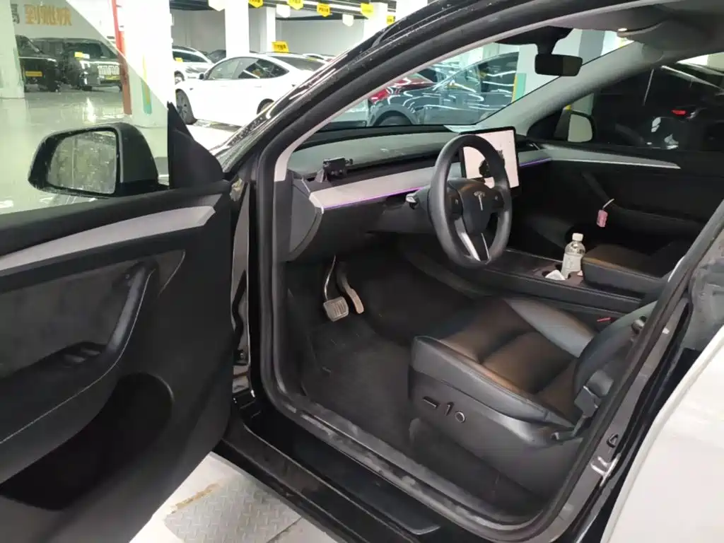 Tesla Model Y 2023 — фото 15