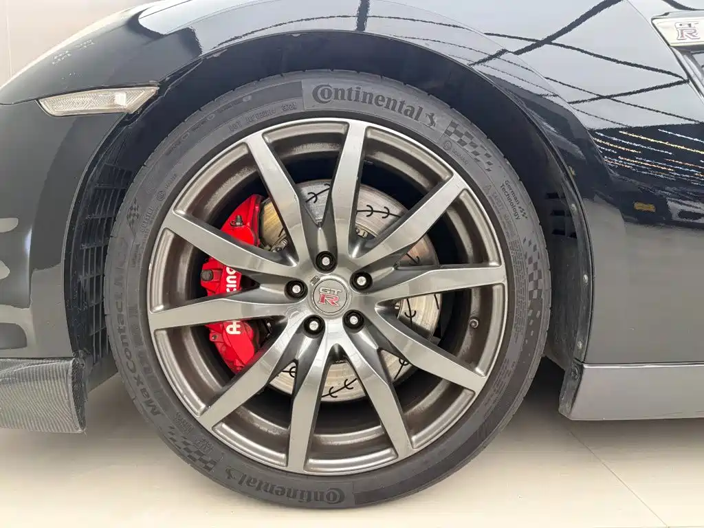Nissan GT-R — миниатюра 13