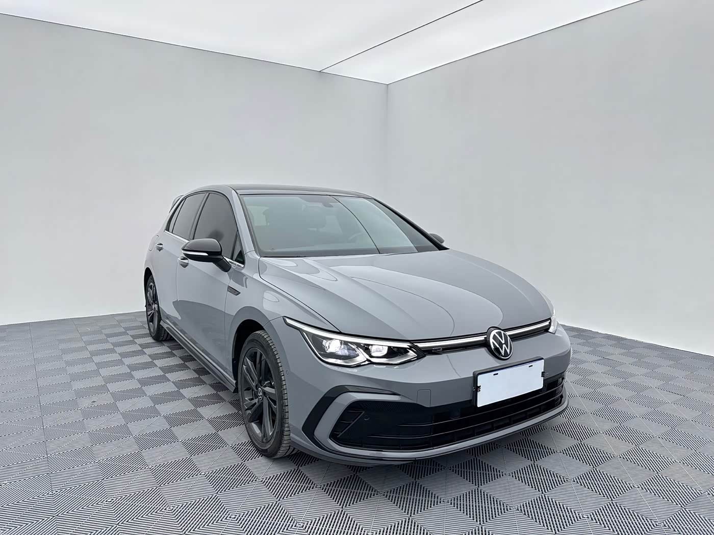 Volkswagen Golf 1.4 л 2023 г. Серебристо-серый, пробег 38000 км