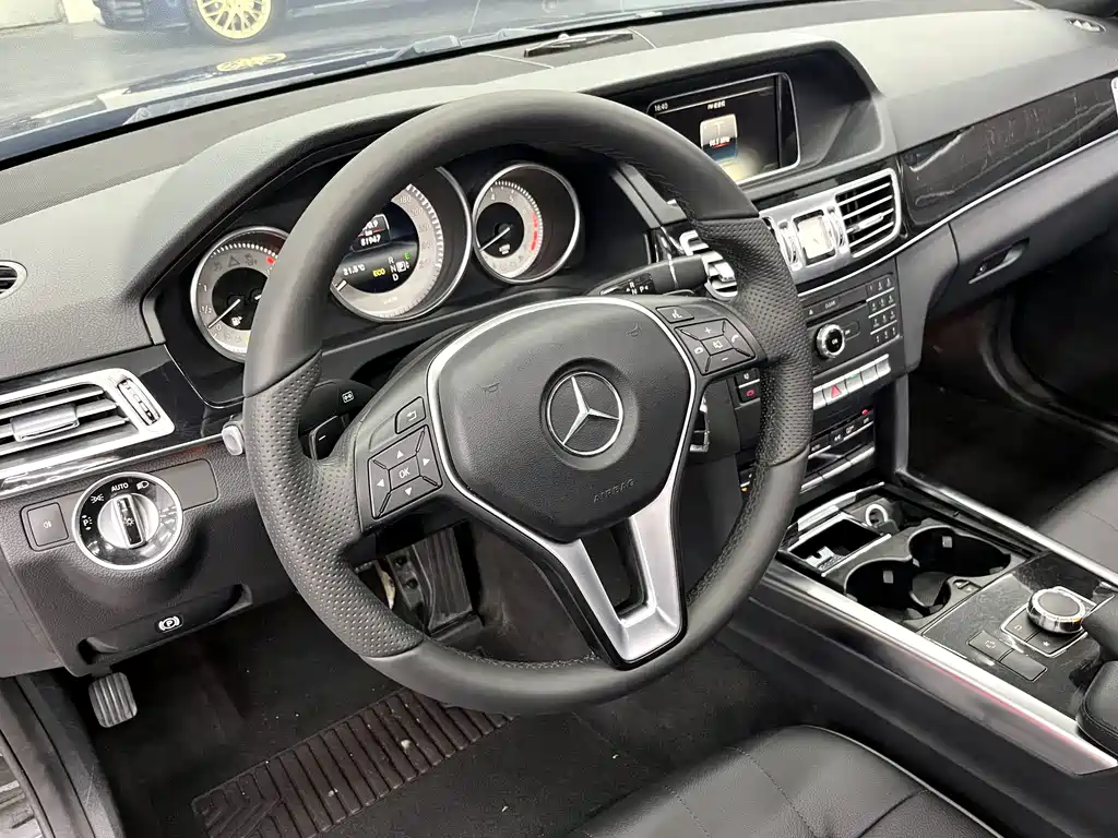 Mercedes-Benz E-Class — миниатюра 8
