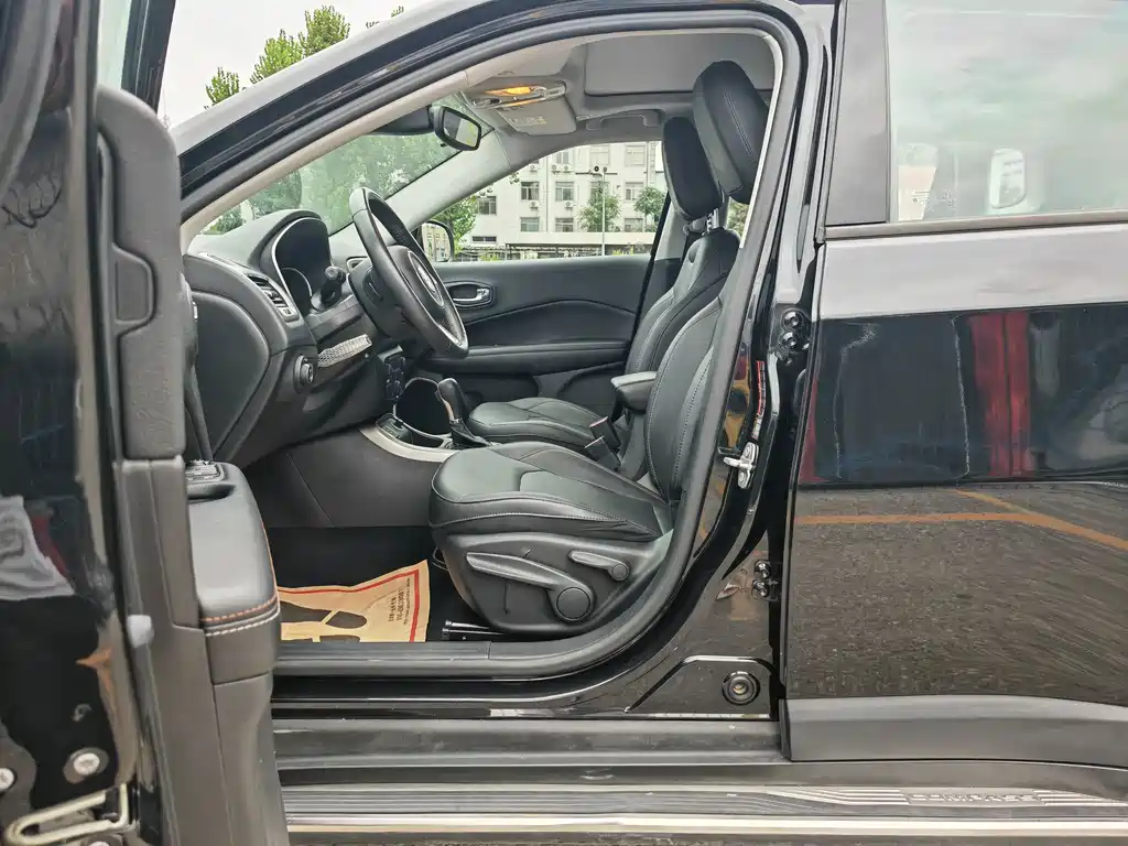 Jeep Compass — миниатюра 3