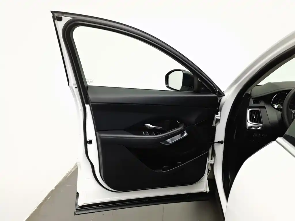 Jaguar E-PACE — миниатюра 8