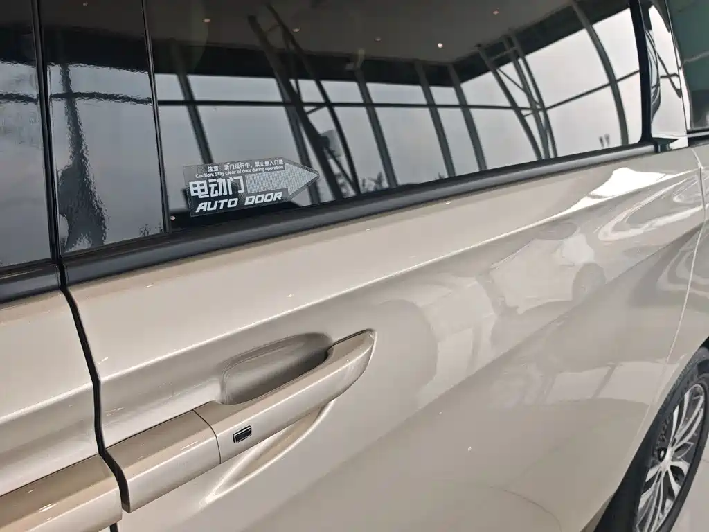 Buick GL8 — миниатюра 8