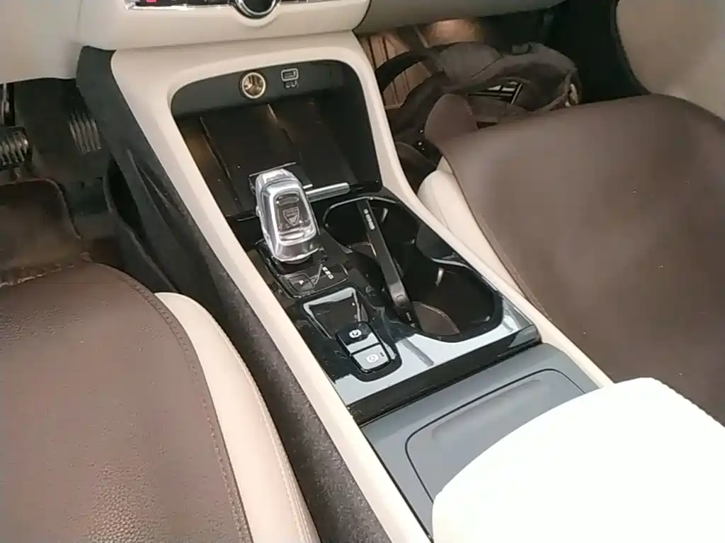 Volvo XC40 — миниатюра 14