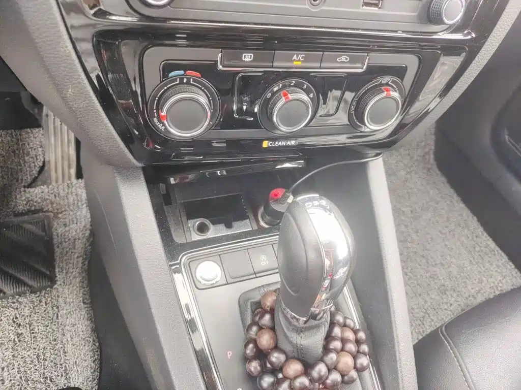Volkswagen Sagitar — миниатюра 15