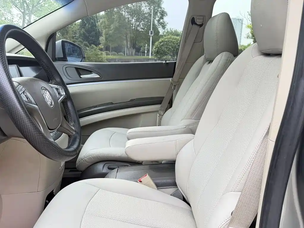 Buick GL8 2013 3.0L XT Luxury Flagship