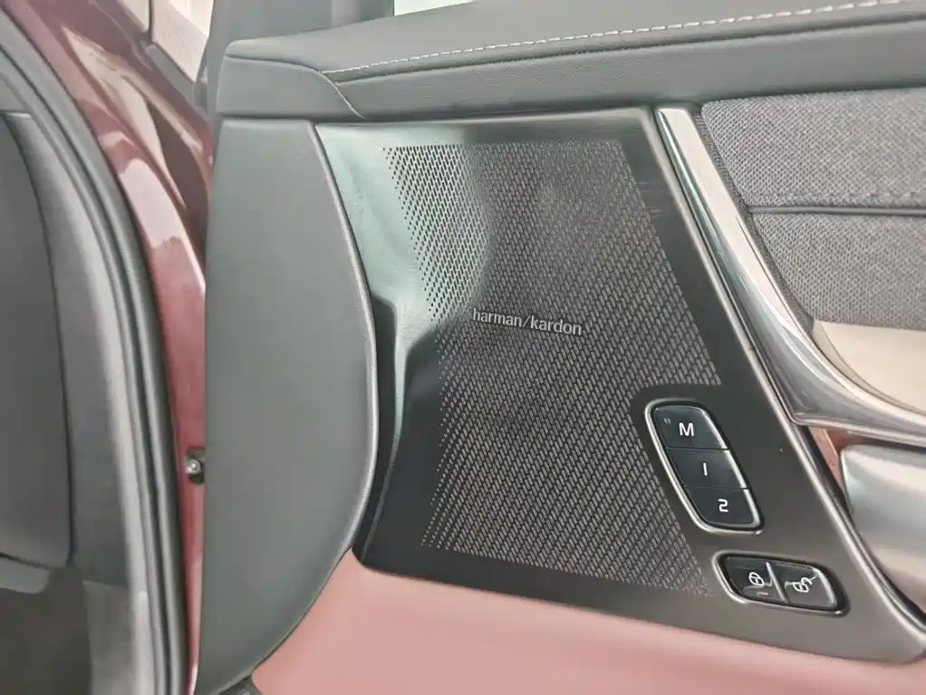 Volvo S90 PHEV — миниатюра 29