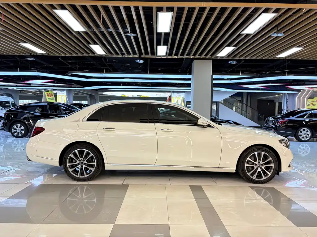 Mercedes-Benz E-Class — миниатюра 6