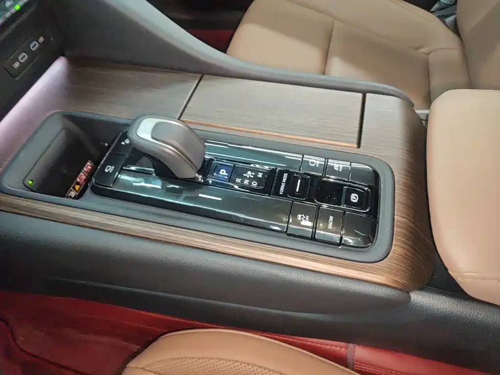 Toyota Crown (Import) — миниатюра 14
