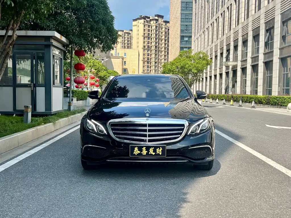 Mercedes-Benz E-Class — миниатюра 2