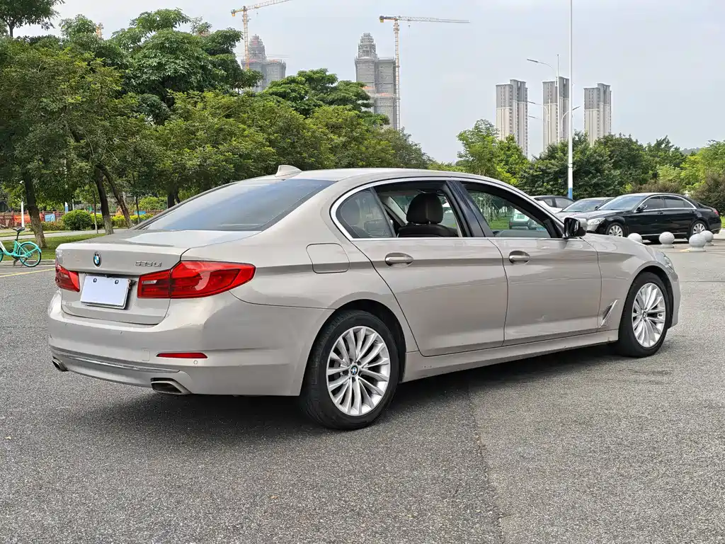 BMW 5 Series — миниатюра 16