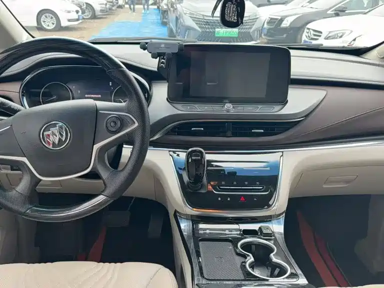 Buick GL8 — миниатюра 5