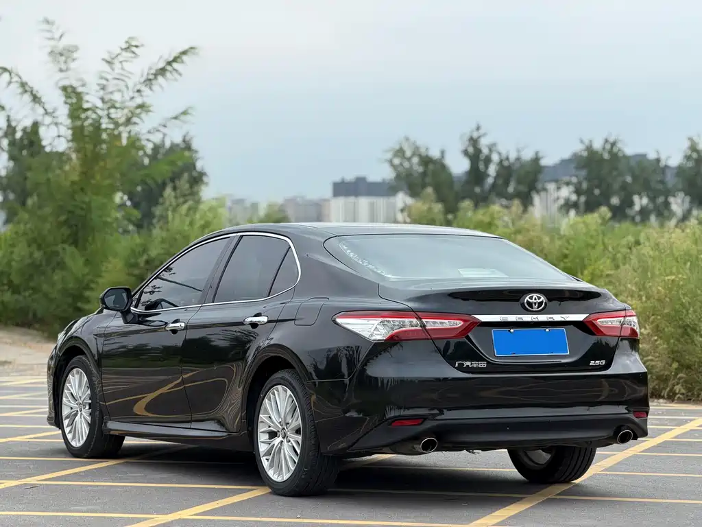Toyota Camry — миниатюра 9