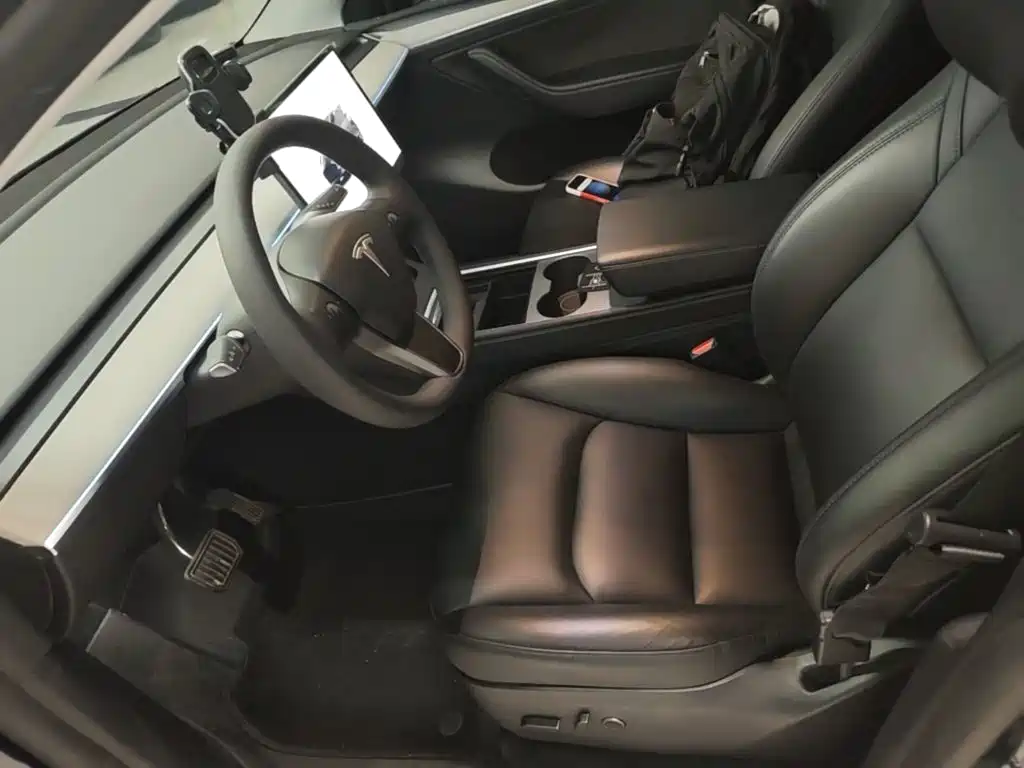 Tesla Model Y — миниатюра 15