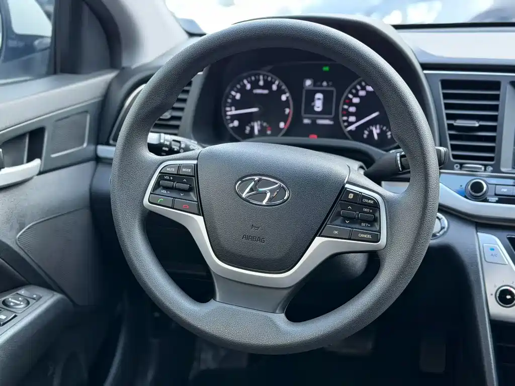 Hyundai Elantra — миниатюра 2