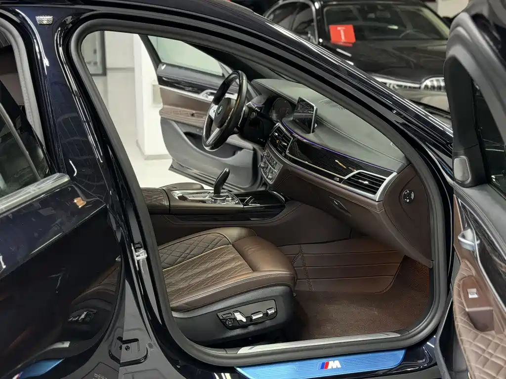 BMW 7 Series — миниатюра 14