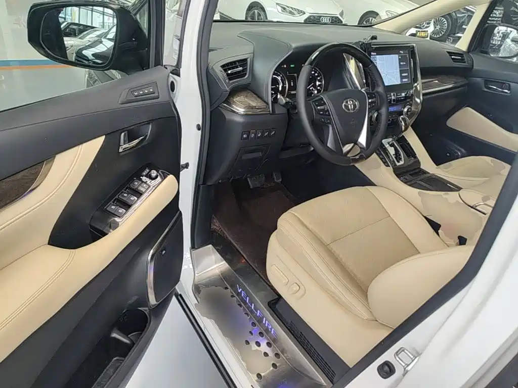 Toyota Vellfire — миниатюра 16