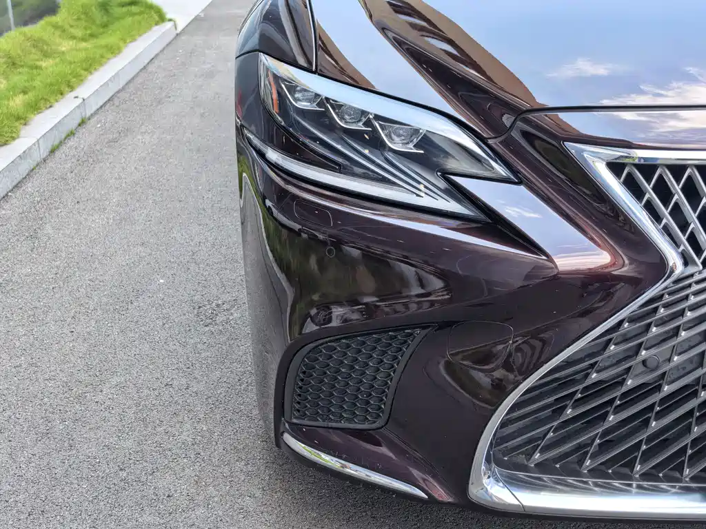 Lexus LS — миниатюра 4