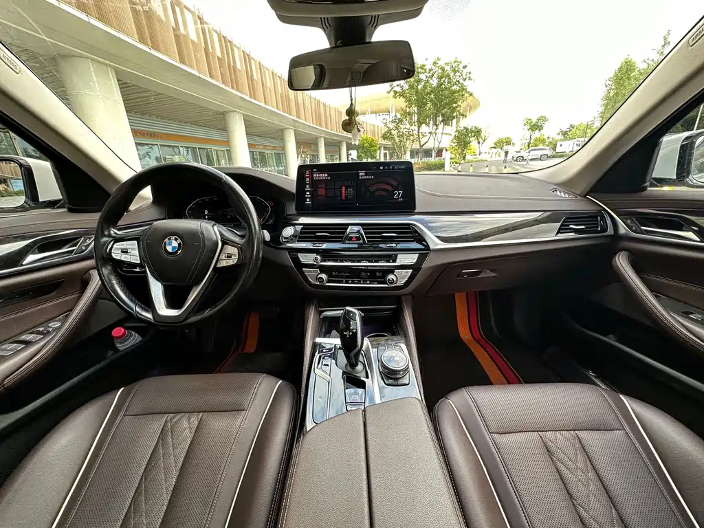 BMW 5 Series — миниатюра 8