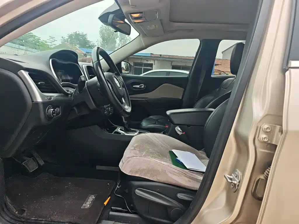 Jeep Cherokee — миниатюра 11