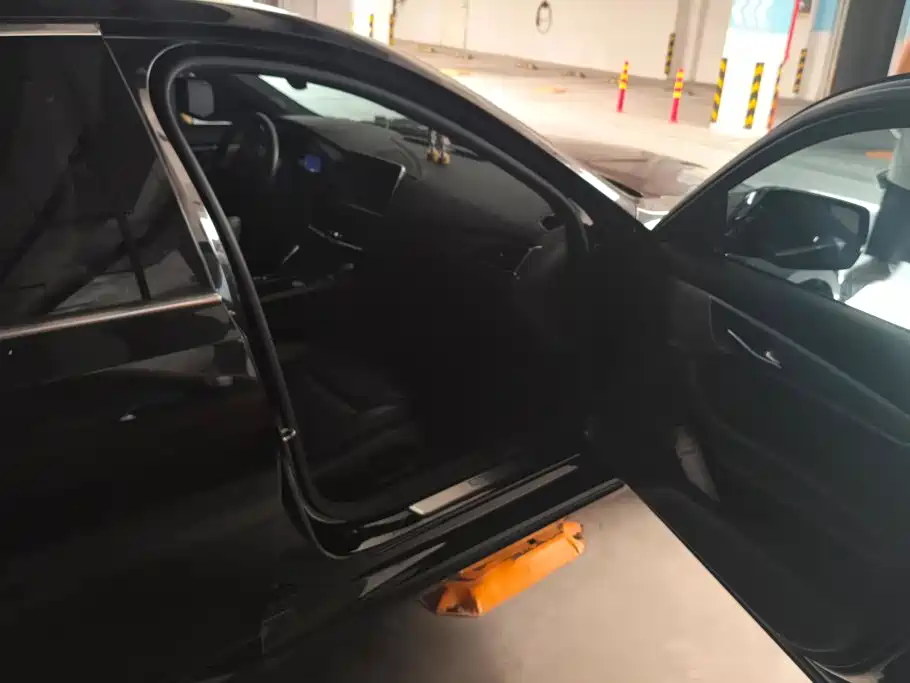 Cadillac CT5 — миниатюра 8