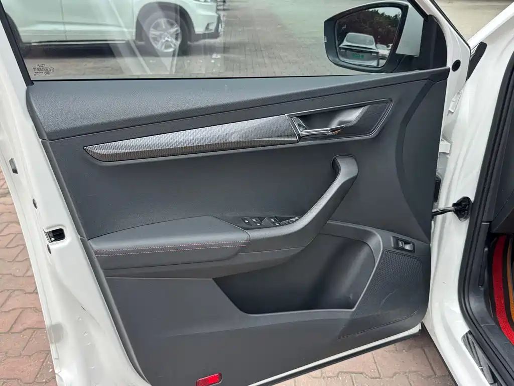 Skoda Karoq — миниатюра 9