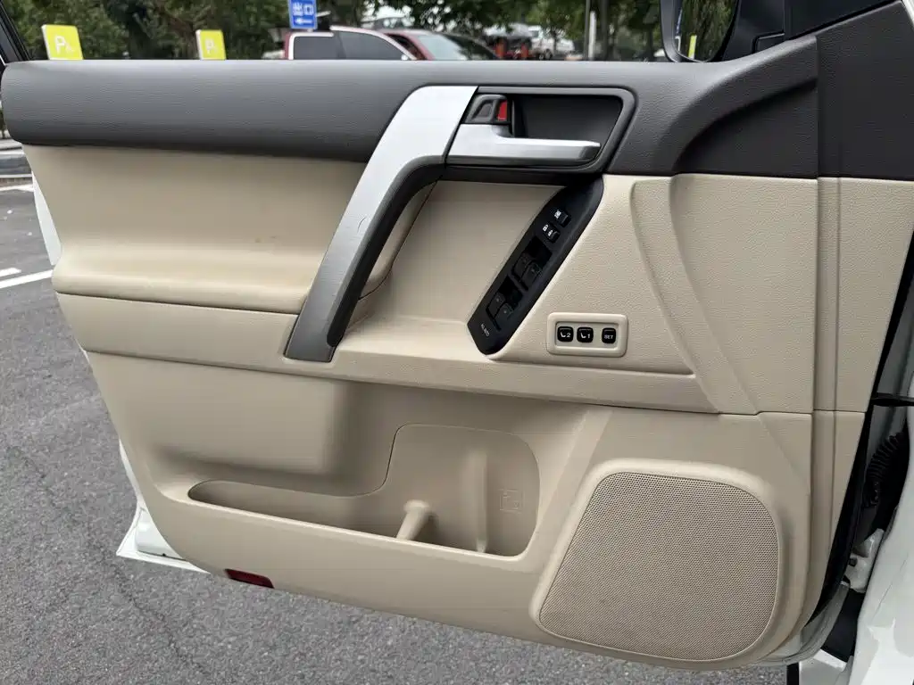 Toyota Prado — миниатюра 4