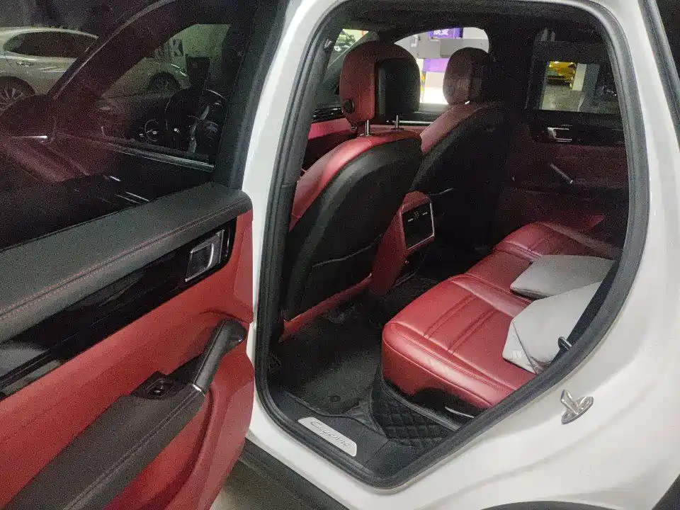 Porsche Cayenne — миниатюра 7