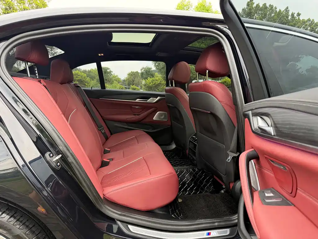 BMW 5 Series — миниатюра 11