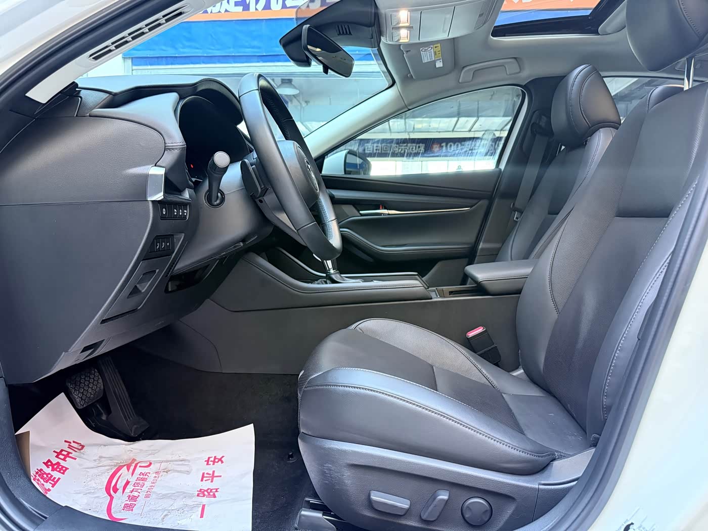 Mazda Mazda3 Axela 2.0 л 2023 г. Белый, пробег 19000 км