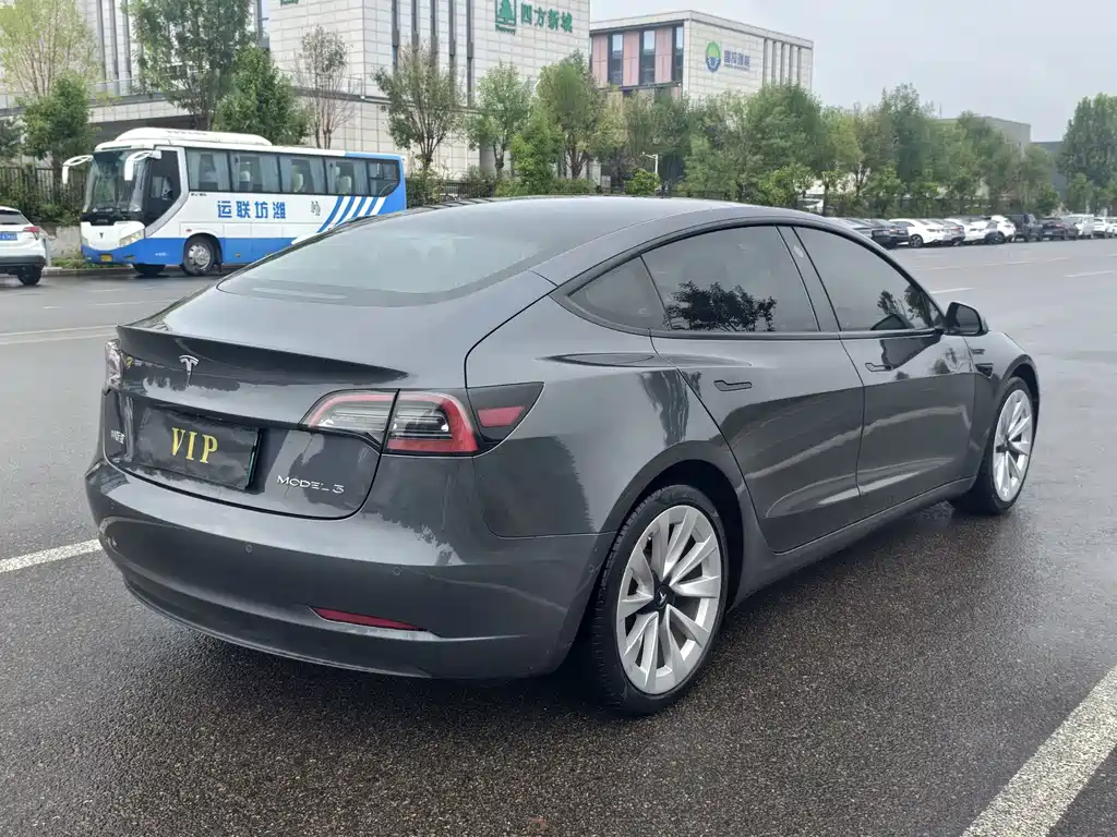 Tesla Model 3 — миниатюра 9