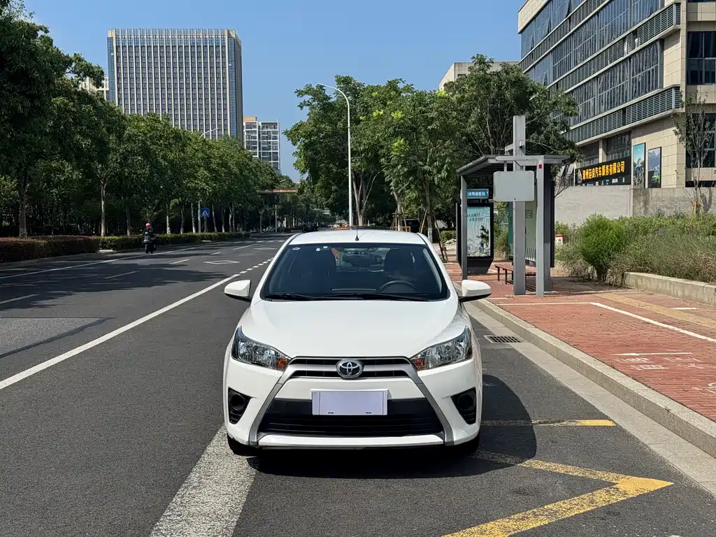 Toyota Yaris L — миниатюра 2