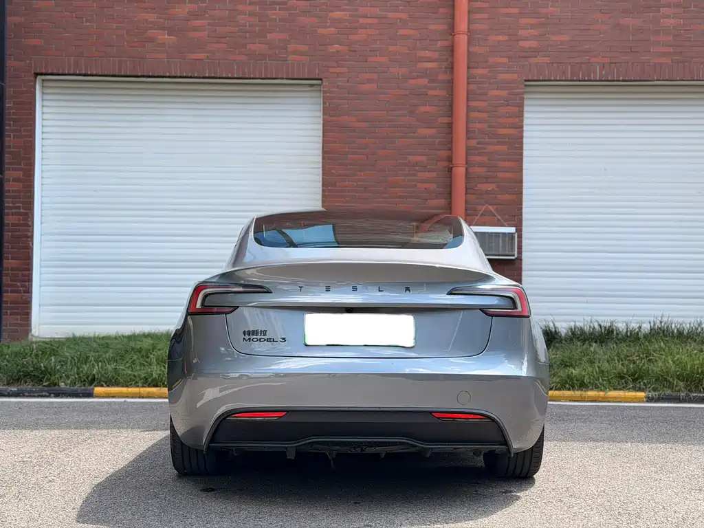 Tesla Model 3 — миниатюра 8