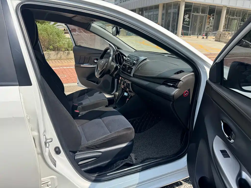 Toyota Yaris L — миниатюра 11