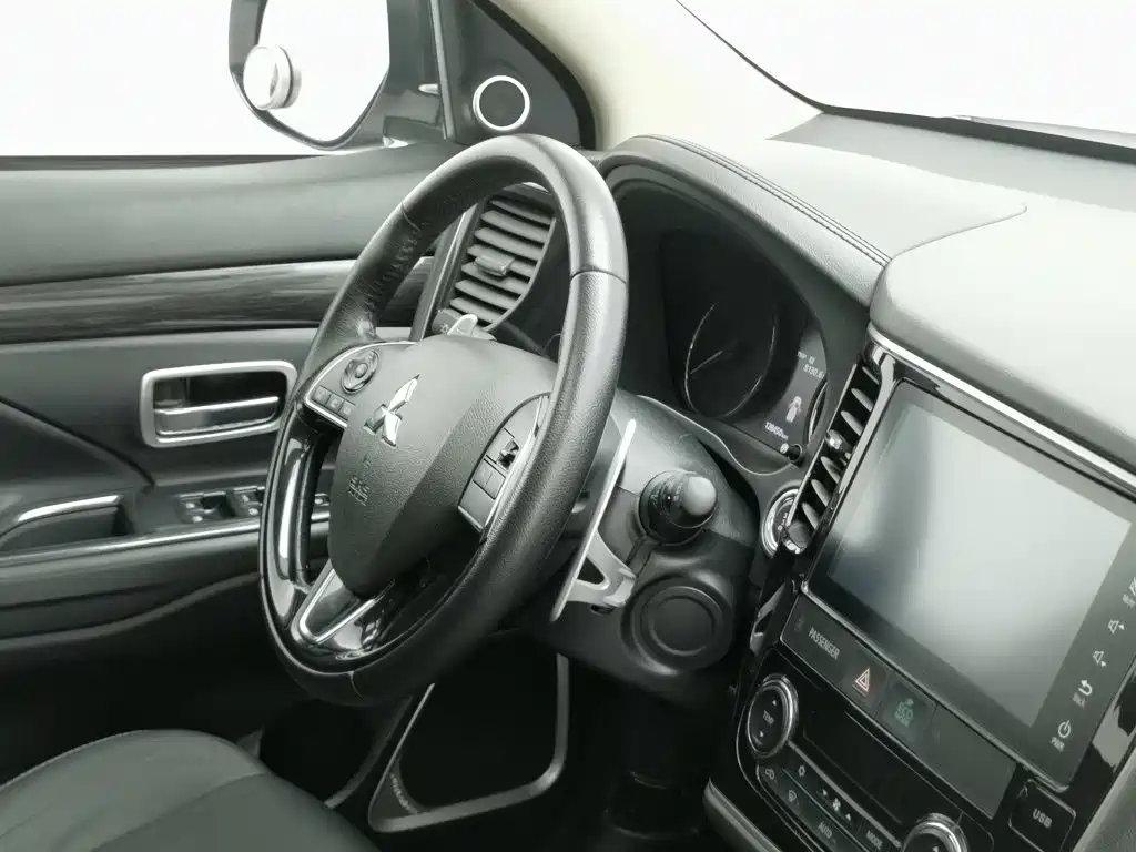 Mitsubishi Outlander — миниатюра 22