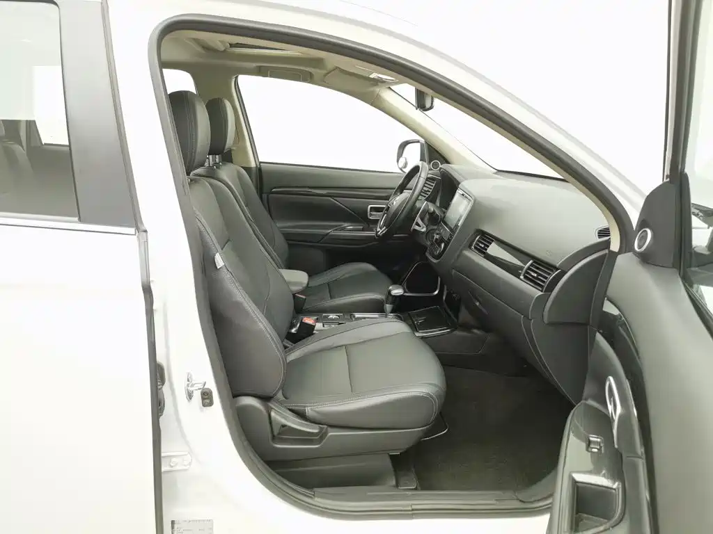 Mitsubishi Outlander — миниатюра 23