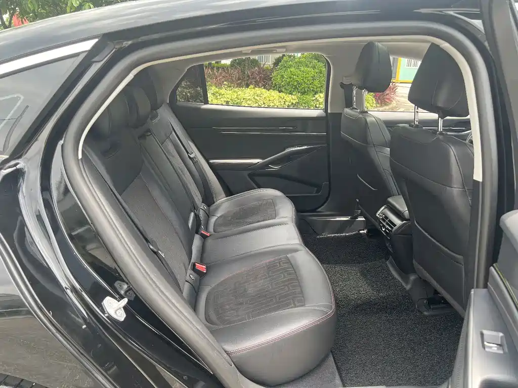 Ford Mondeo — миниатюра 12