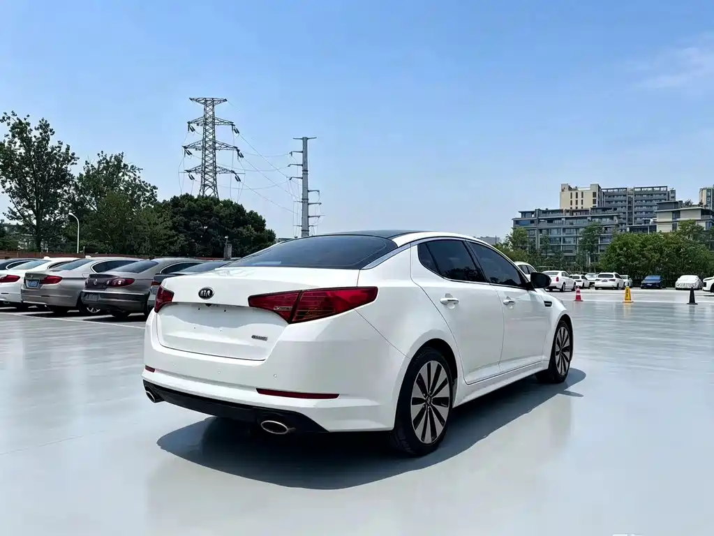 Kia K5 2012 2.0L AT DLX