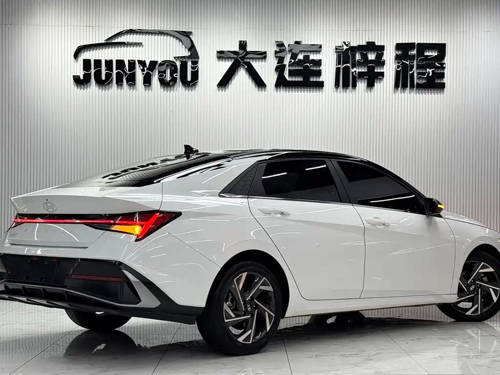 Hyundai Elantra — миниатюра 5