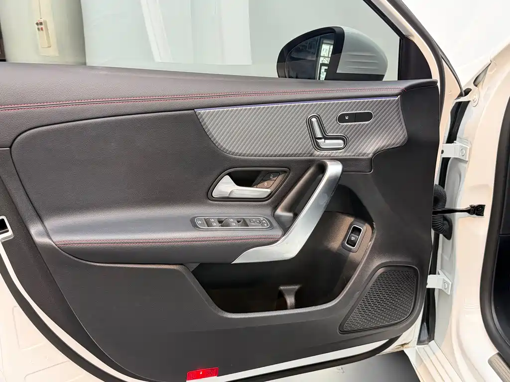 Mercedes-Benz A-Class — миниатюра 11