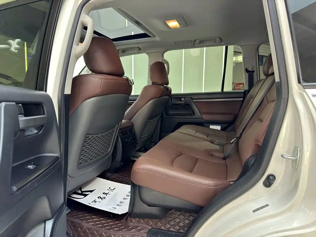 Toyota Land Cruiser — миниатюра 6