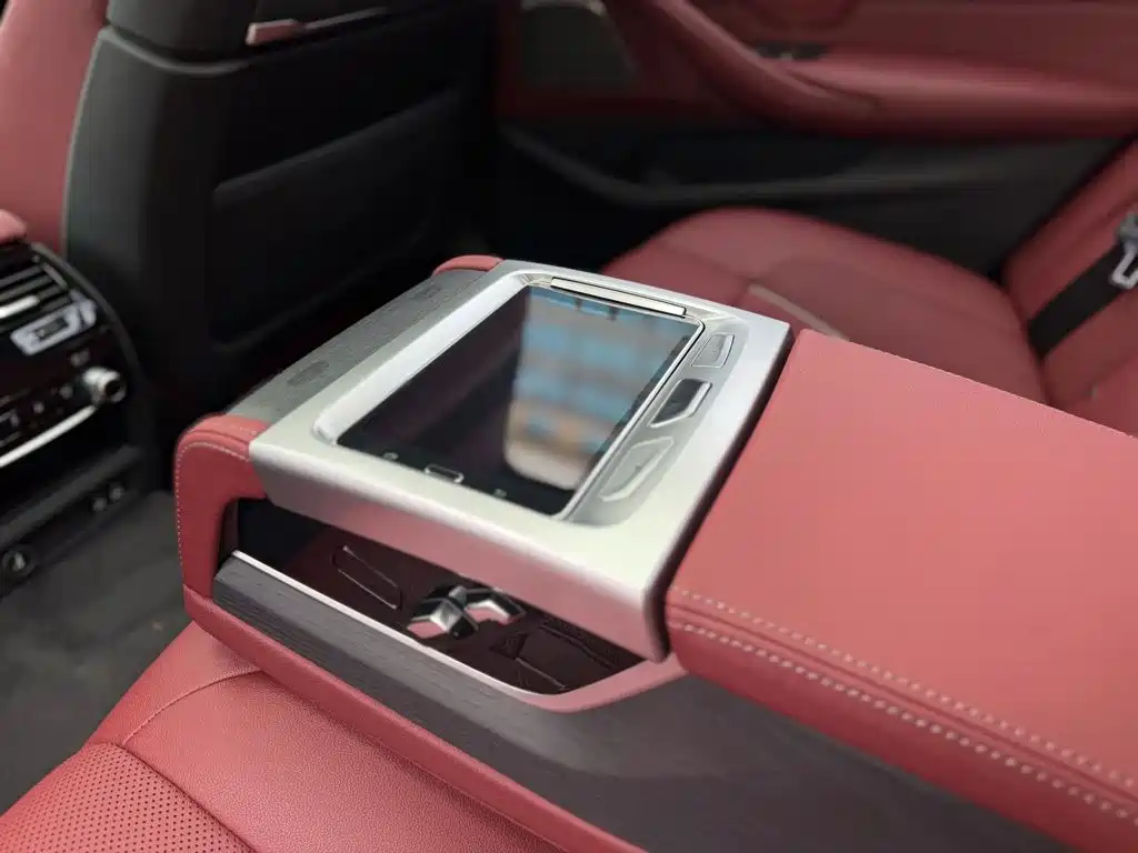 BMW 5 Series — миниатюра 4