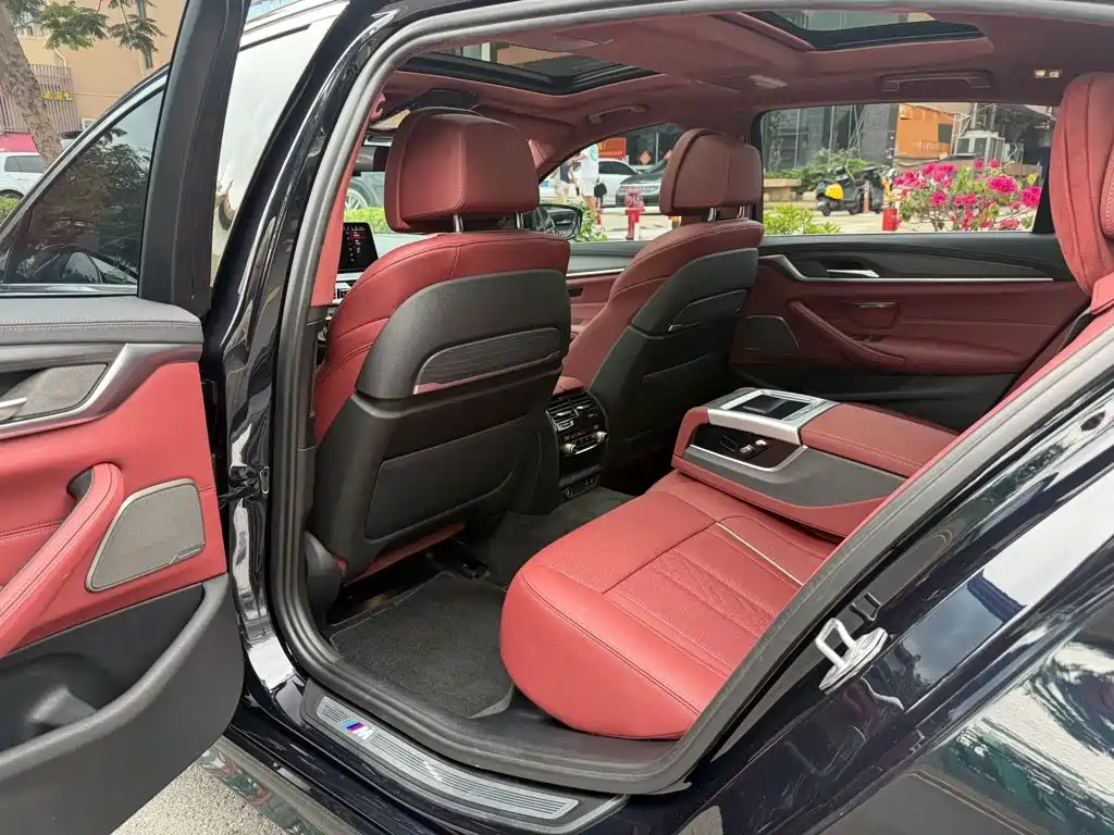 BMW 5 Series — миниатюра 9